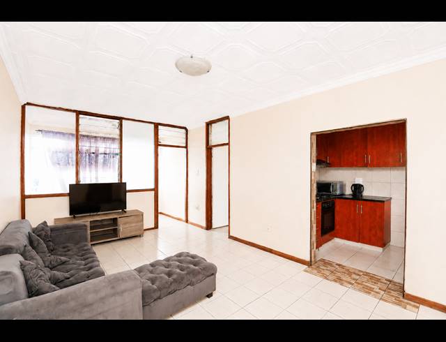 1.5 BEDROOM APARTMENT FOR SALE IN ESSENWOOD